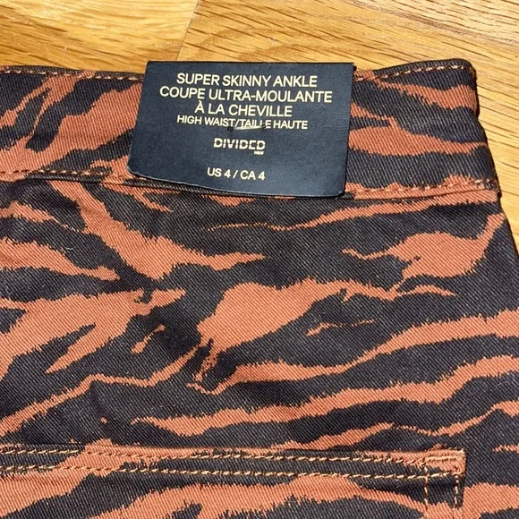 DIVIDED ZEBRA DENIM JEANS - Picture 2 of 3